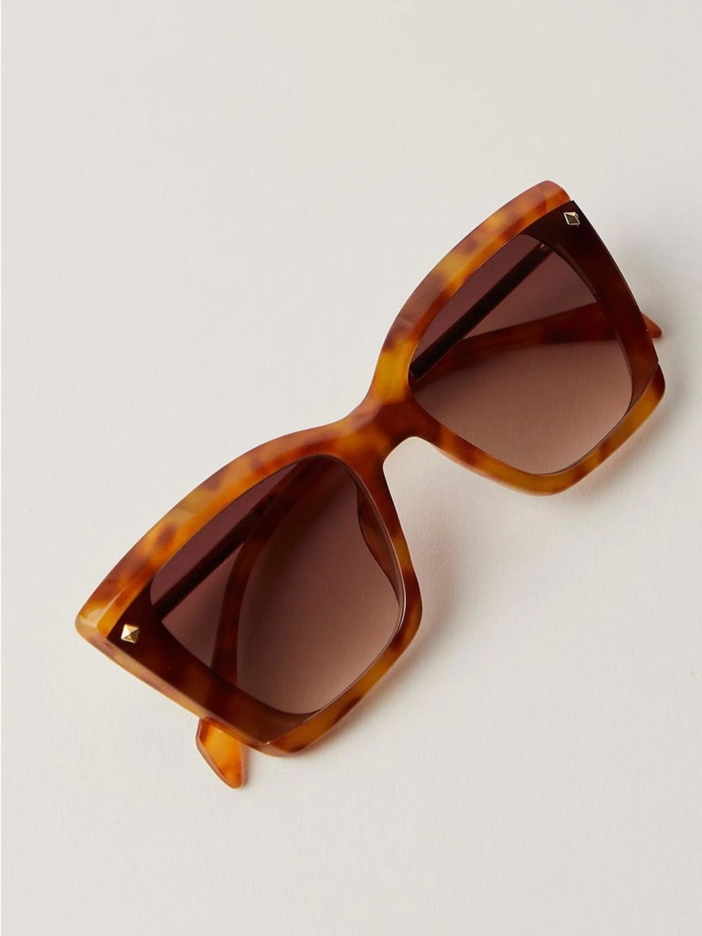 Free People Milano Oversized Cat-Eye Tortoiseshell Sunglasses Brown Lenses - Picture 3 of 5